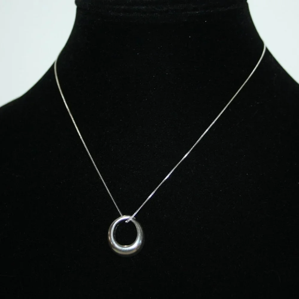 Sterling silver oval pendant necklace 16" - Picture 1 of 4